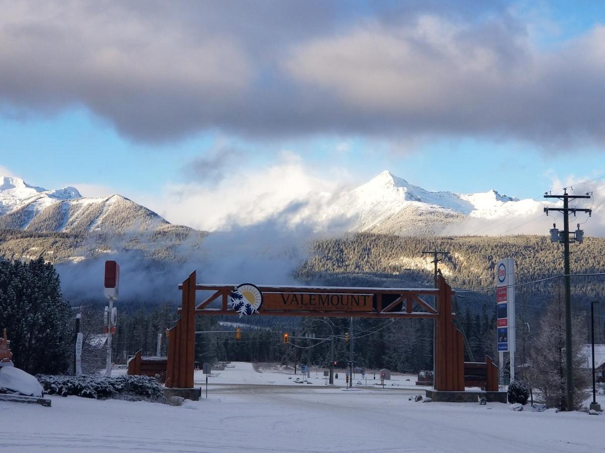 Rocky Inn Valemount Bagian luar foto