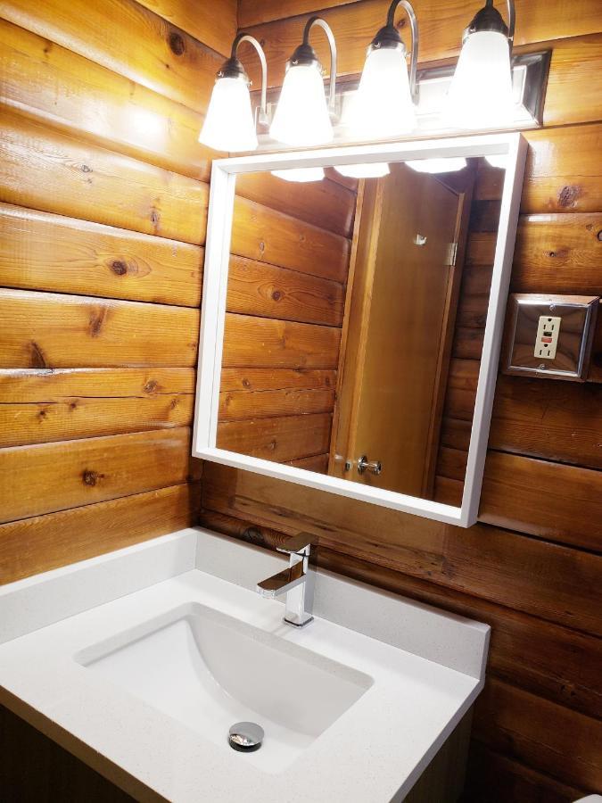 Rocky Inn Valemount Bagian luar foto