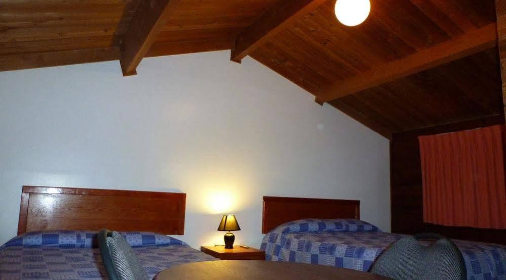 Rocky Inn Valemount Bagian luar foto
