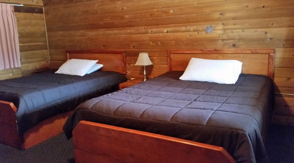 Rocky Inn Valemount Bagian luar foto